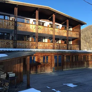 https://hotel-les-lores.fr-provencehotel.com